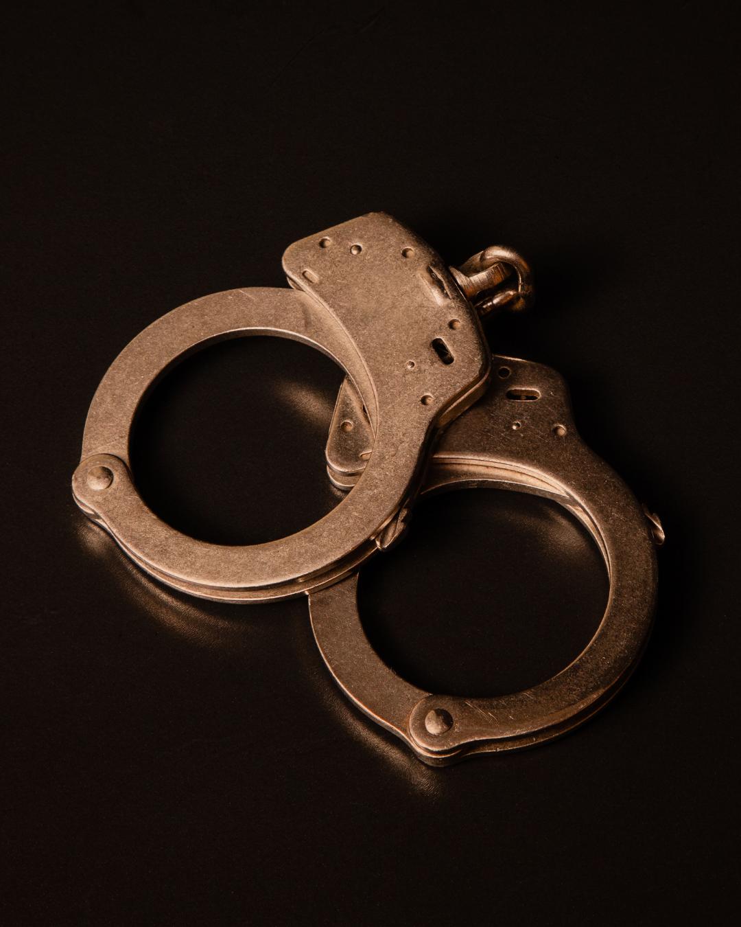 Delegacia da Mulher prende homem por descumprimento de medida protetiva em Curitiba