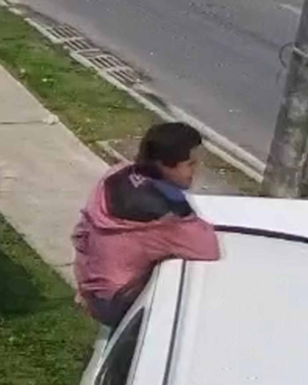 Furta carro, bate minutos depois e sai de fininho. Proprietário ficou com o prejuízo