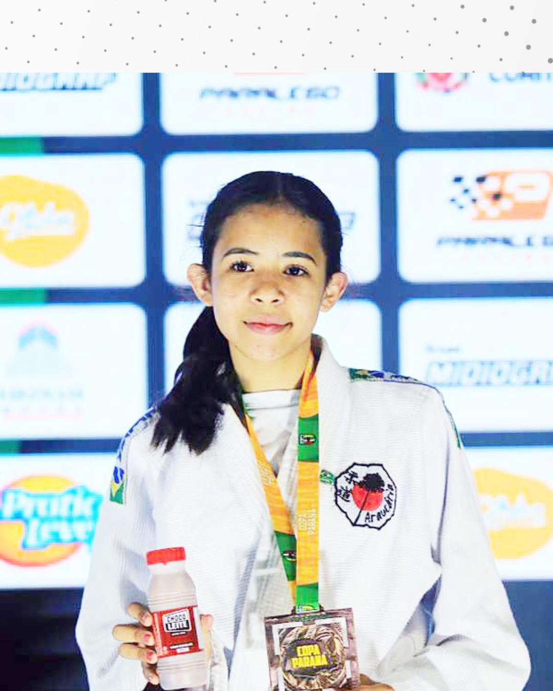 Mãe da judoca Maria Queiroz organiza rifa para a filha participar de competição interestadual
