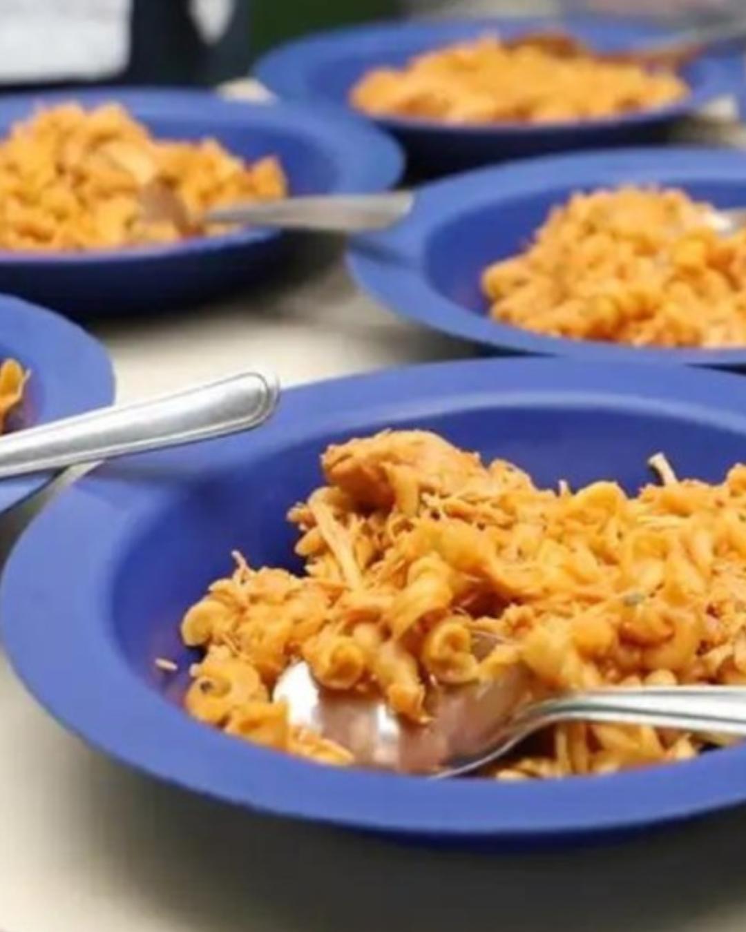 Mãos que nutrem: o protagonismo das merendeiras na formação de gerações