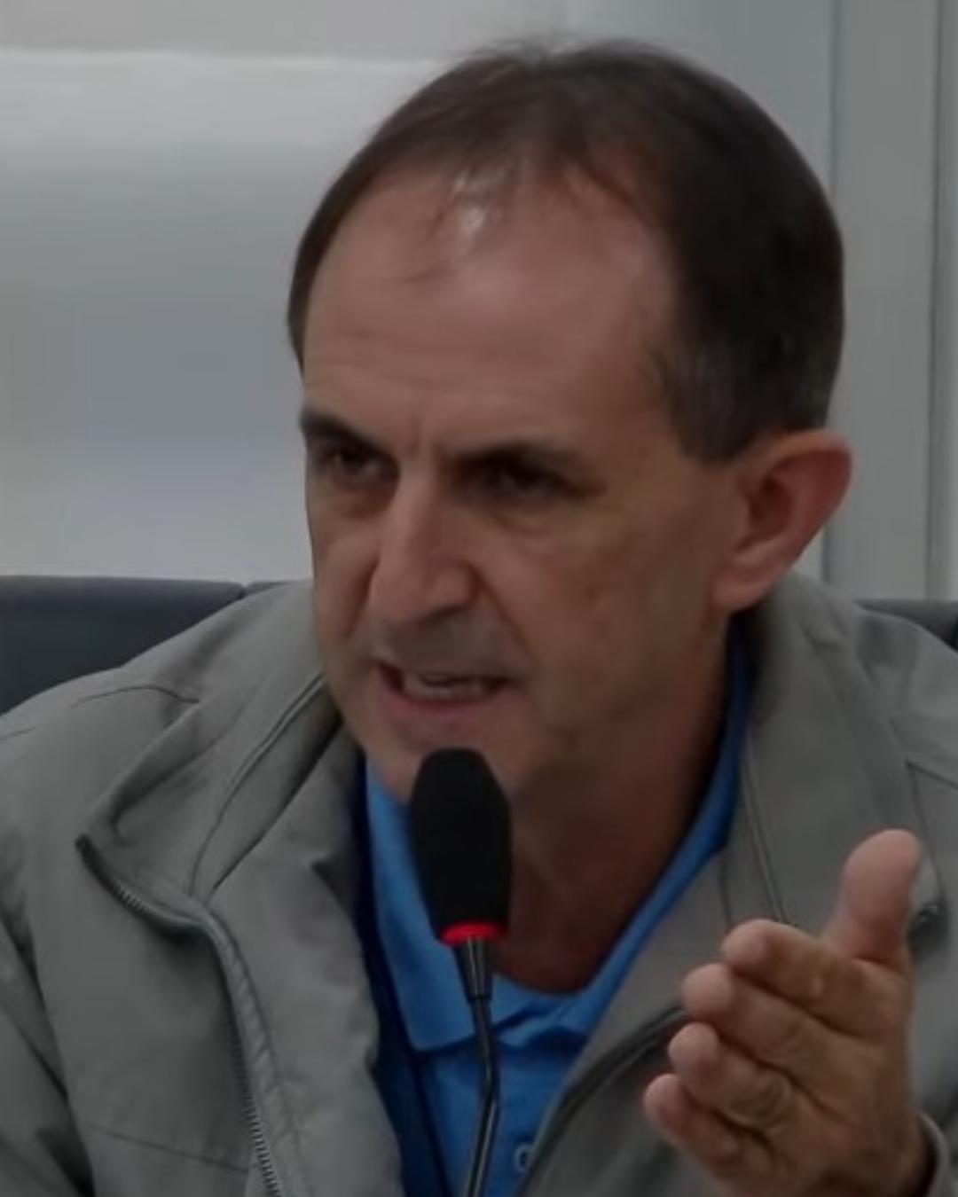 NP: Professor Valter admite que projeto de lei que criava cargo de secretário escolar é inconstitucional