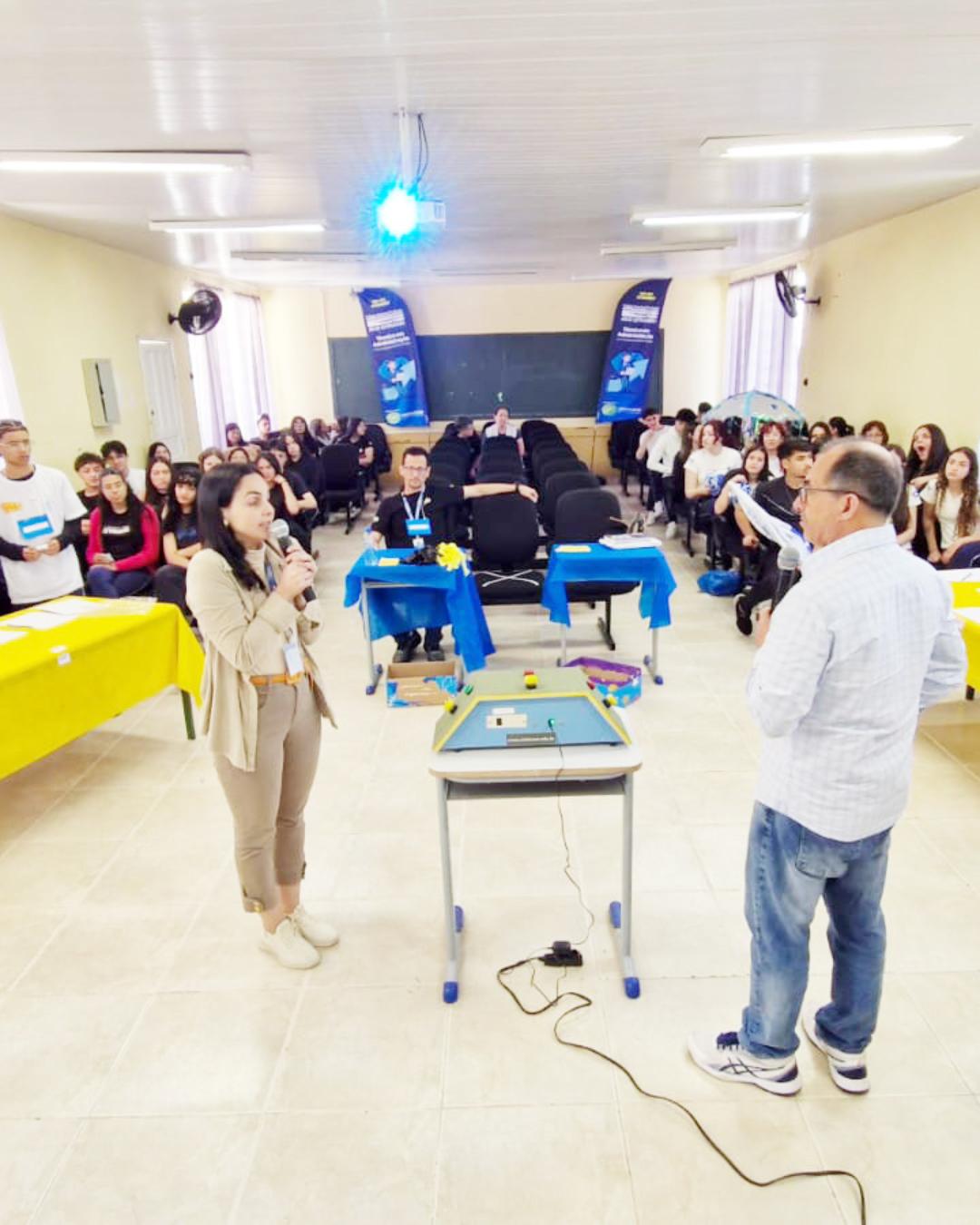 Provas do SAEB começam a ser aplicadas nos colégios estaduais de Araucária