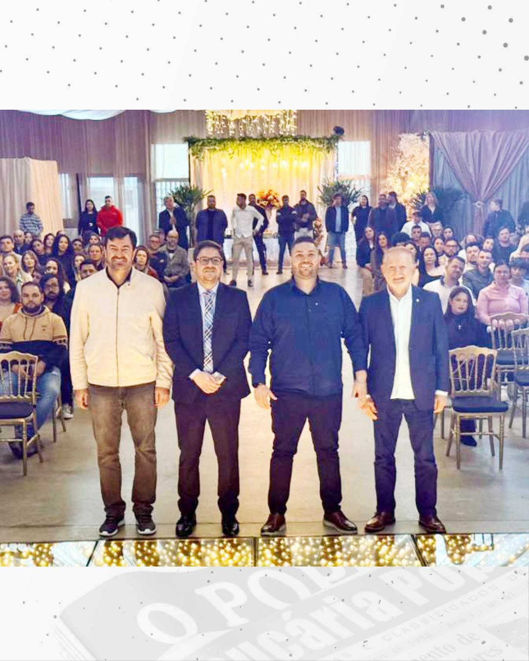 Vagner Chefer homenageia empresários locais com o certificado “Araucária que Move”