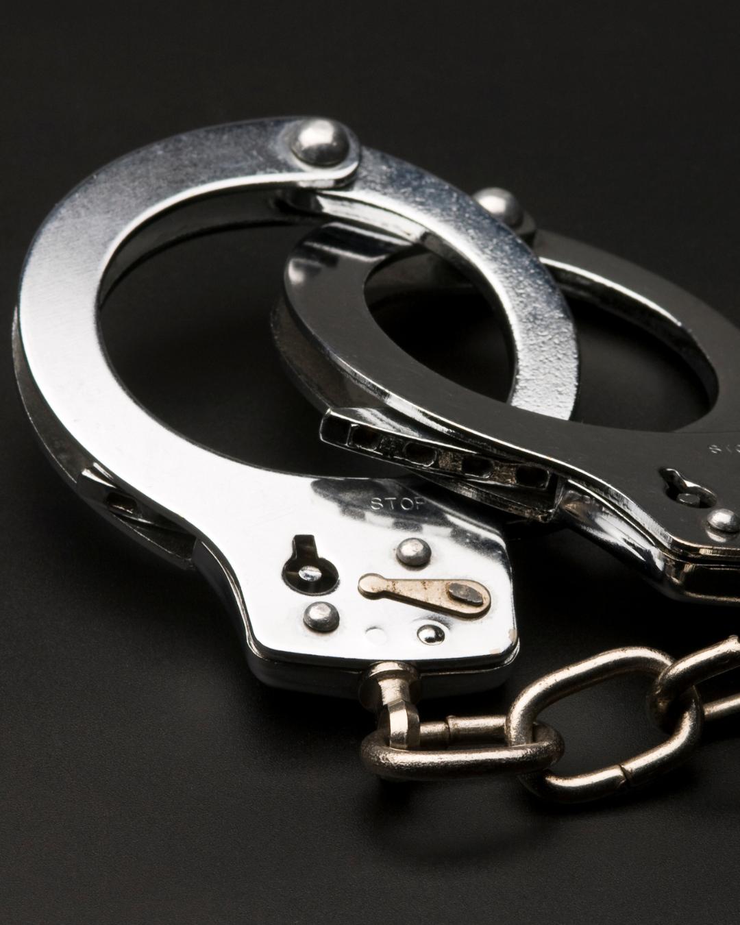 Após denúncia de violência doméstica, homem com mandado em aberto é preso