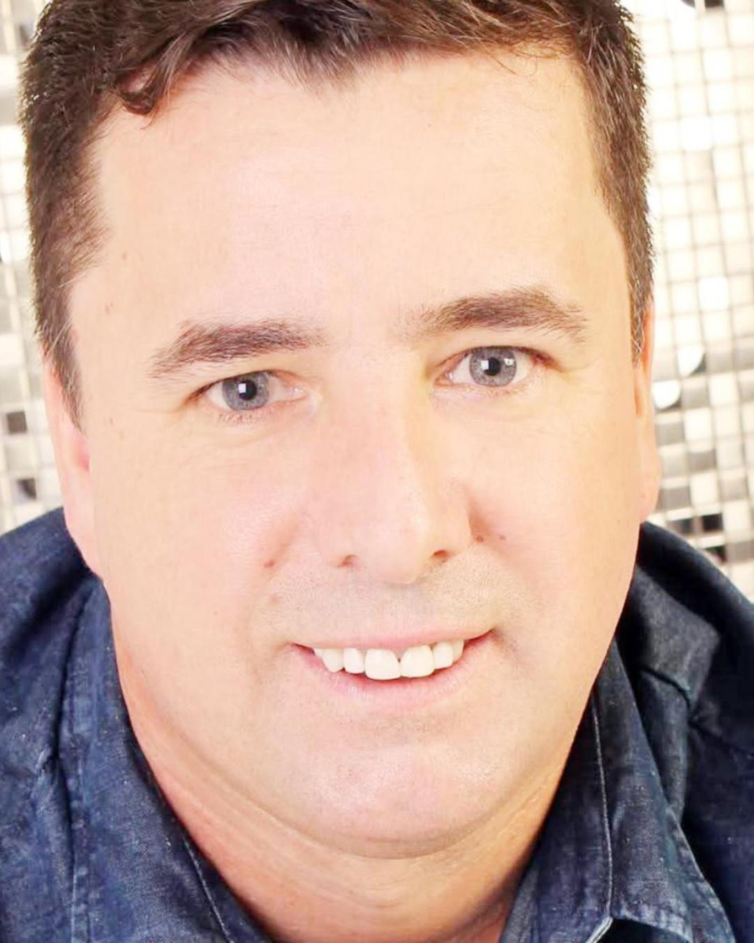 Gustavo troca comando da Secretaria de Educação