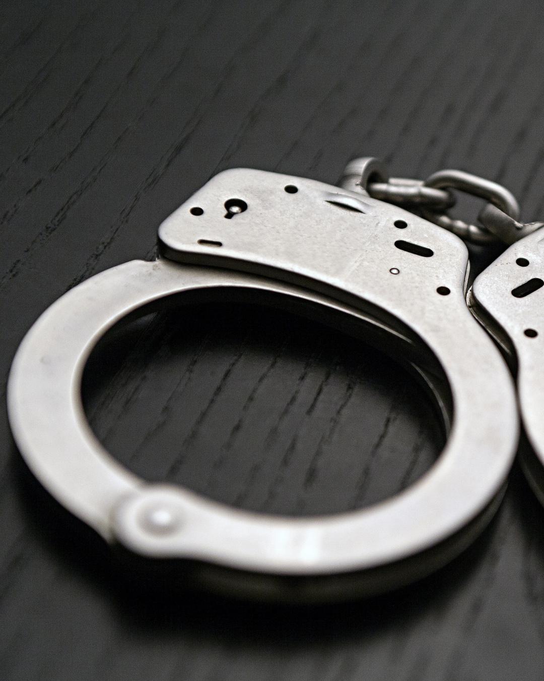 Homem é detido após agredir companheira e reagir à abordagem da GM