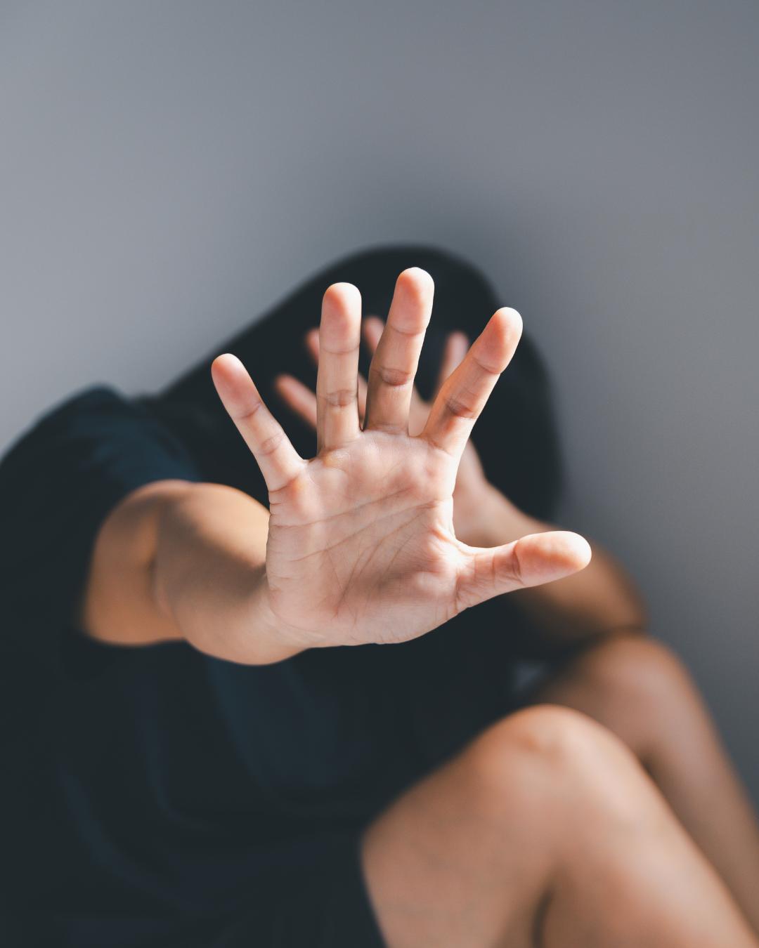 Possível caso de violência doméstica termina com homem morto e jovem adolescente apreendida