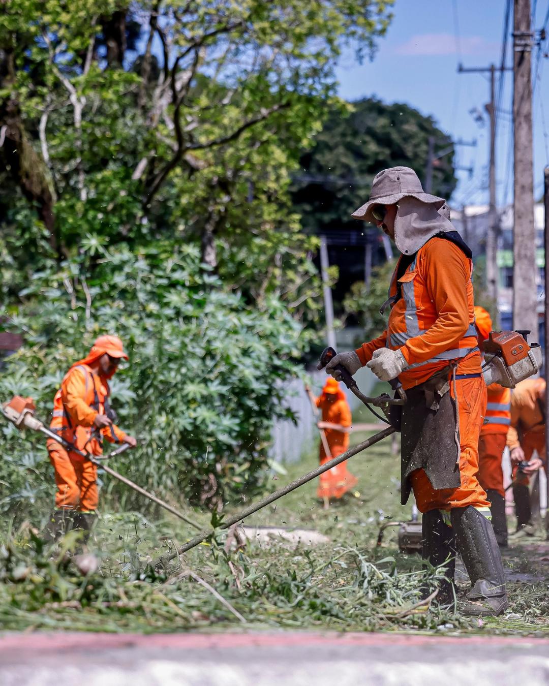 Mutirão da roçada chega a 20 espaços públicos no Capela Velha e Thomaz Coelho. Veja os locais