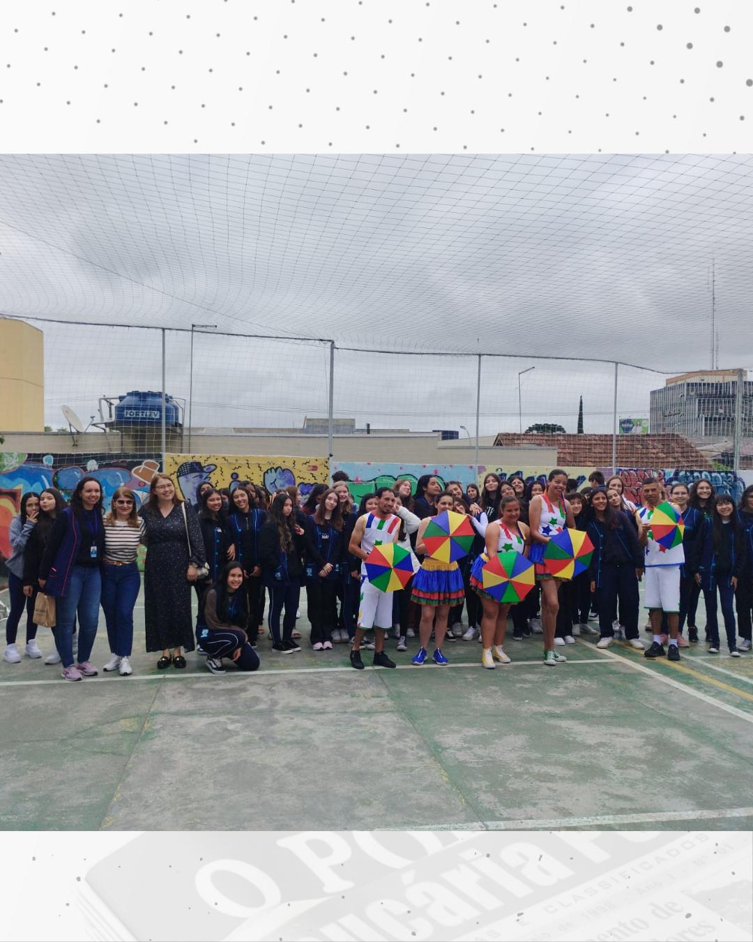 Alunos da APAE encantam com apresentação de frevo no Colégio Szymanski