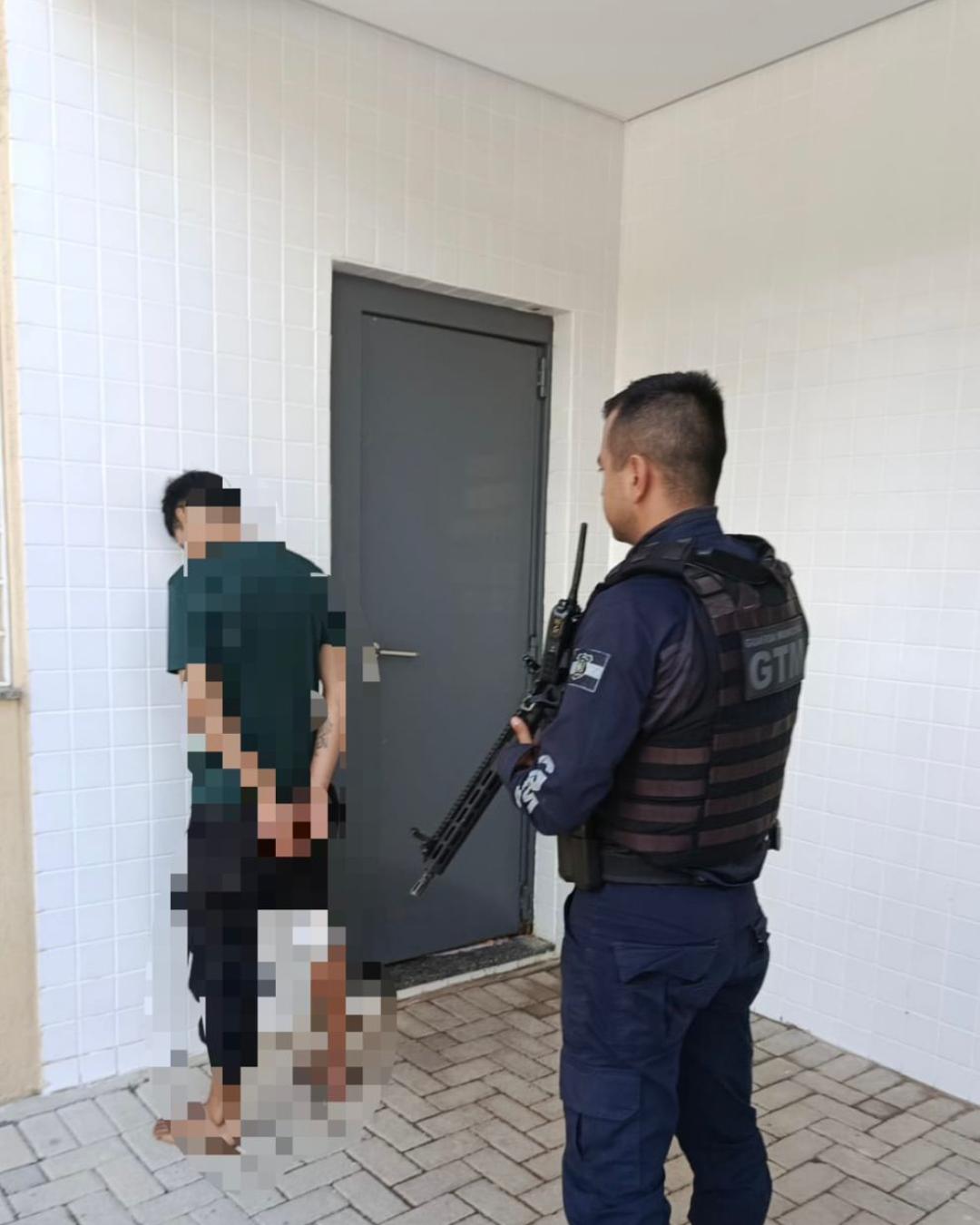 Após agredir a esposa e a sogra com pauladas homem é preso no Cachoeira