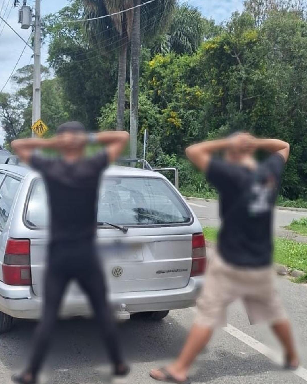 Após roubo em Curitiba, PM localiza carro e prende suspeito em Araucária