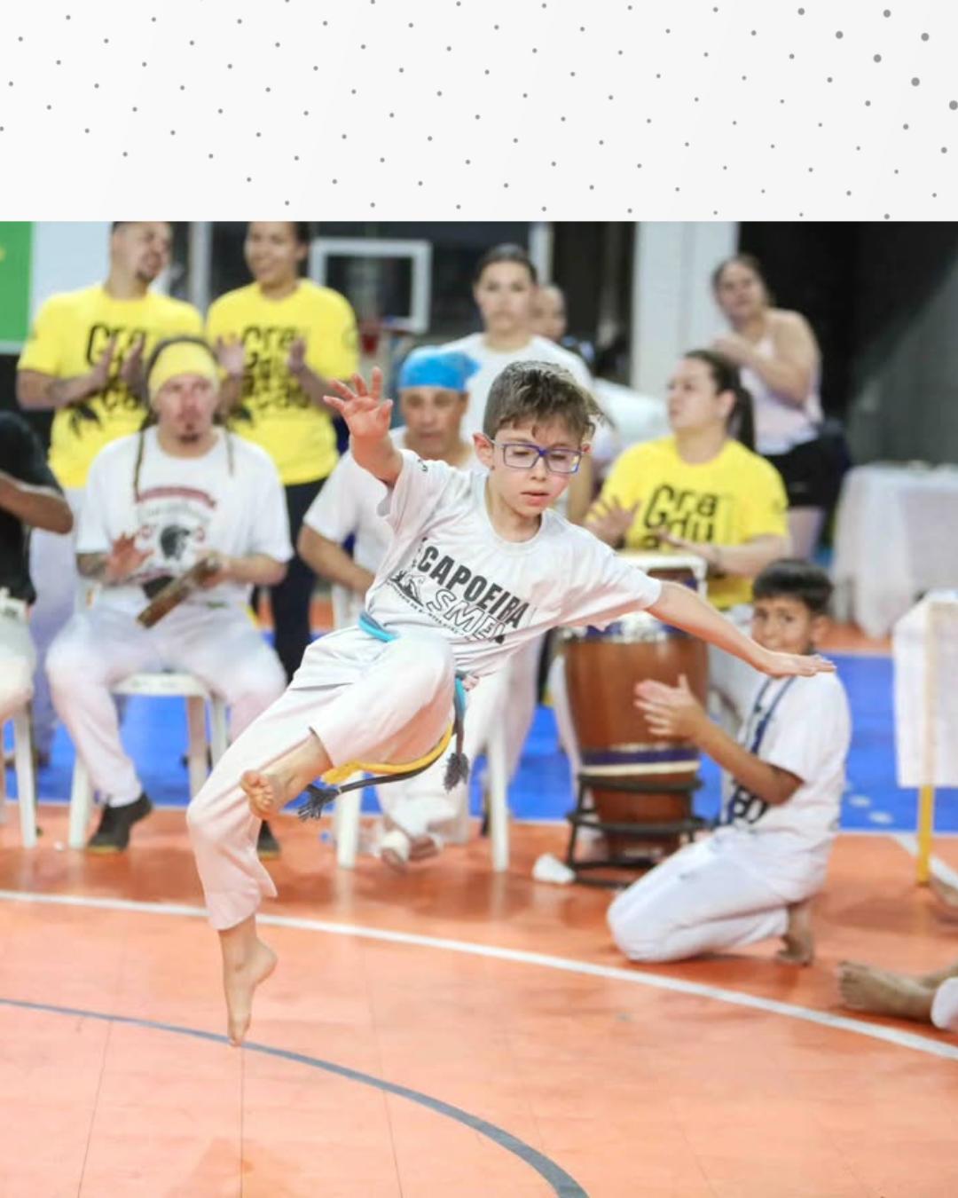 Cerimônia de entrega e troca de graduação da Capoeira Araucária lotou o Ginásio Joval