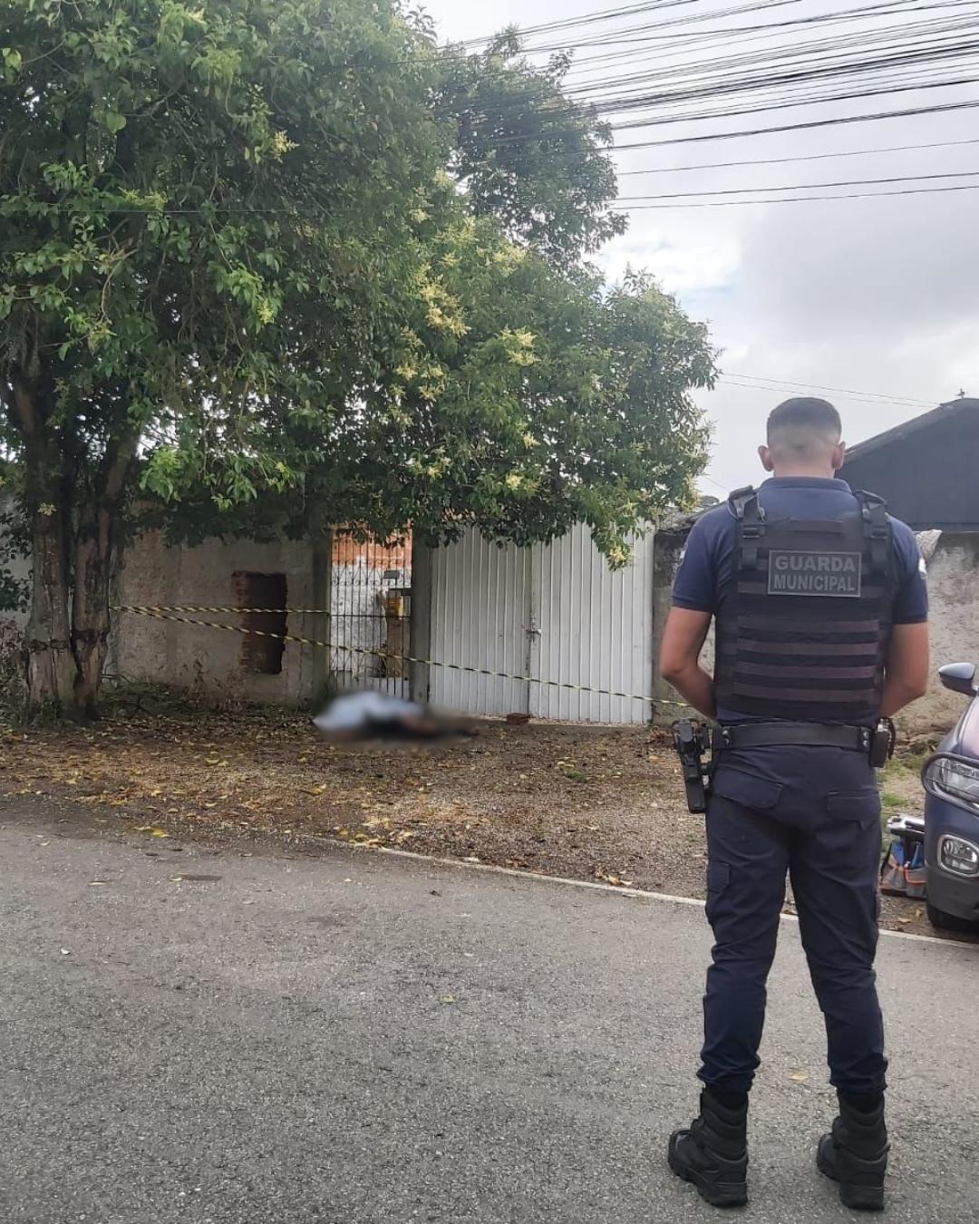 Homem é encontrado morto com ferimentos de faca no Capela Velha