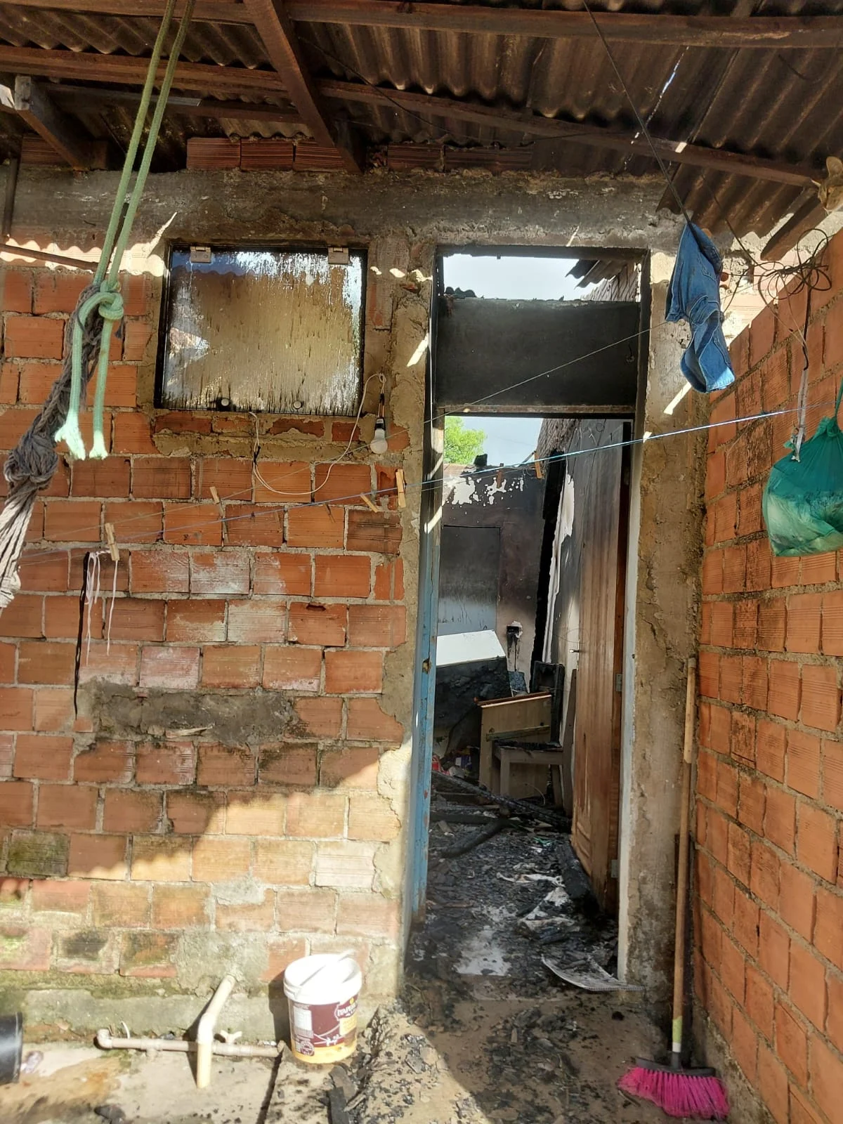 Mulher perde tudo em incêndio no Arvoredo e pede doações