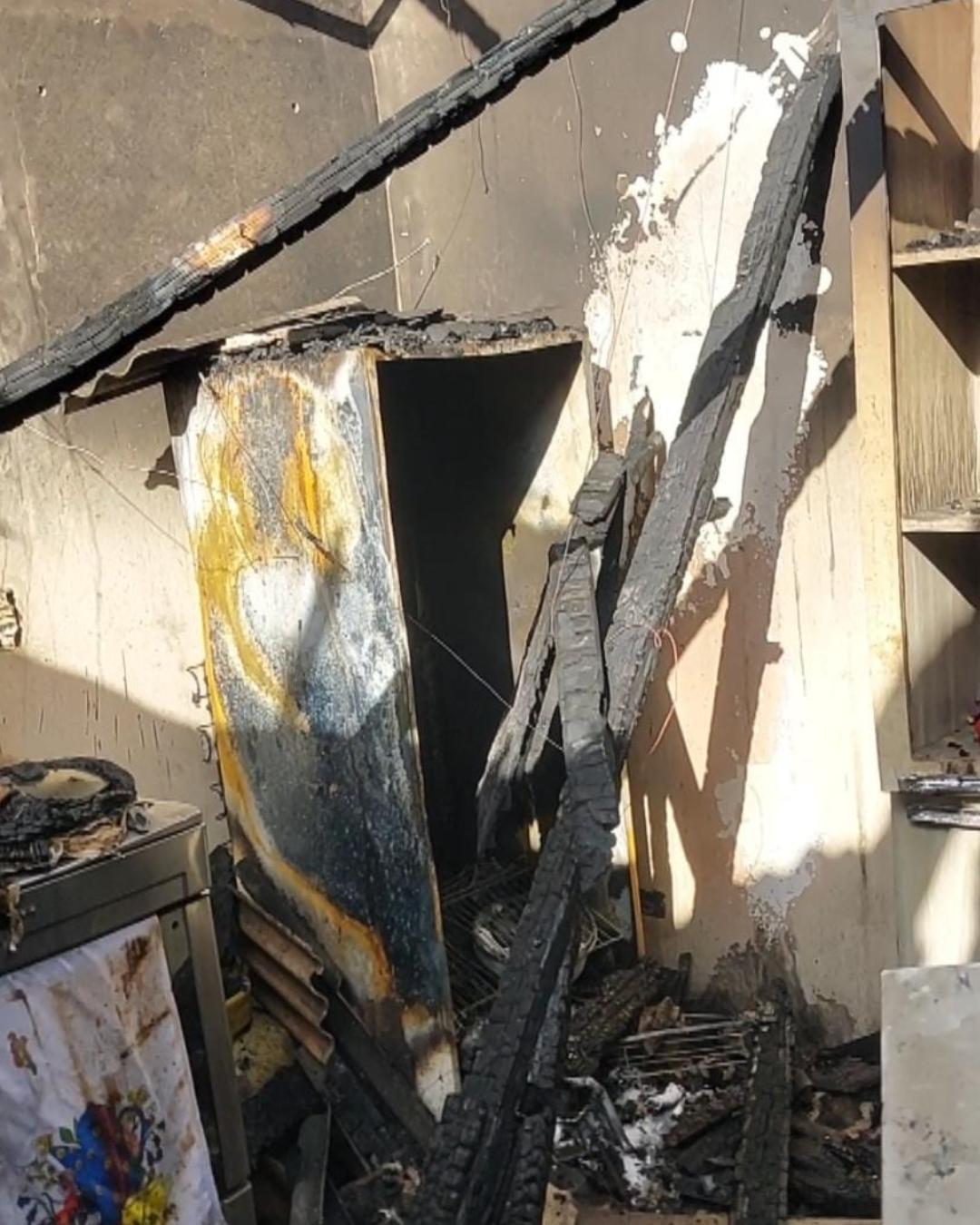 Mulher perde tudo em incêndio no Arvoredo e pede doações