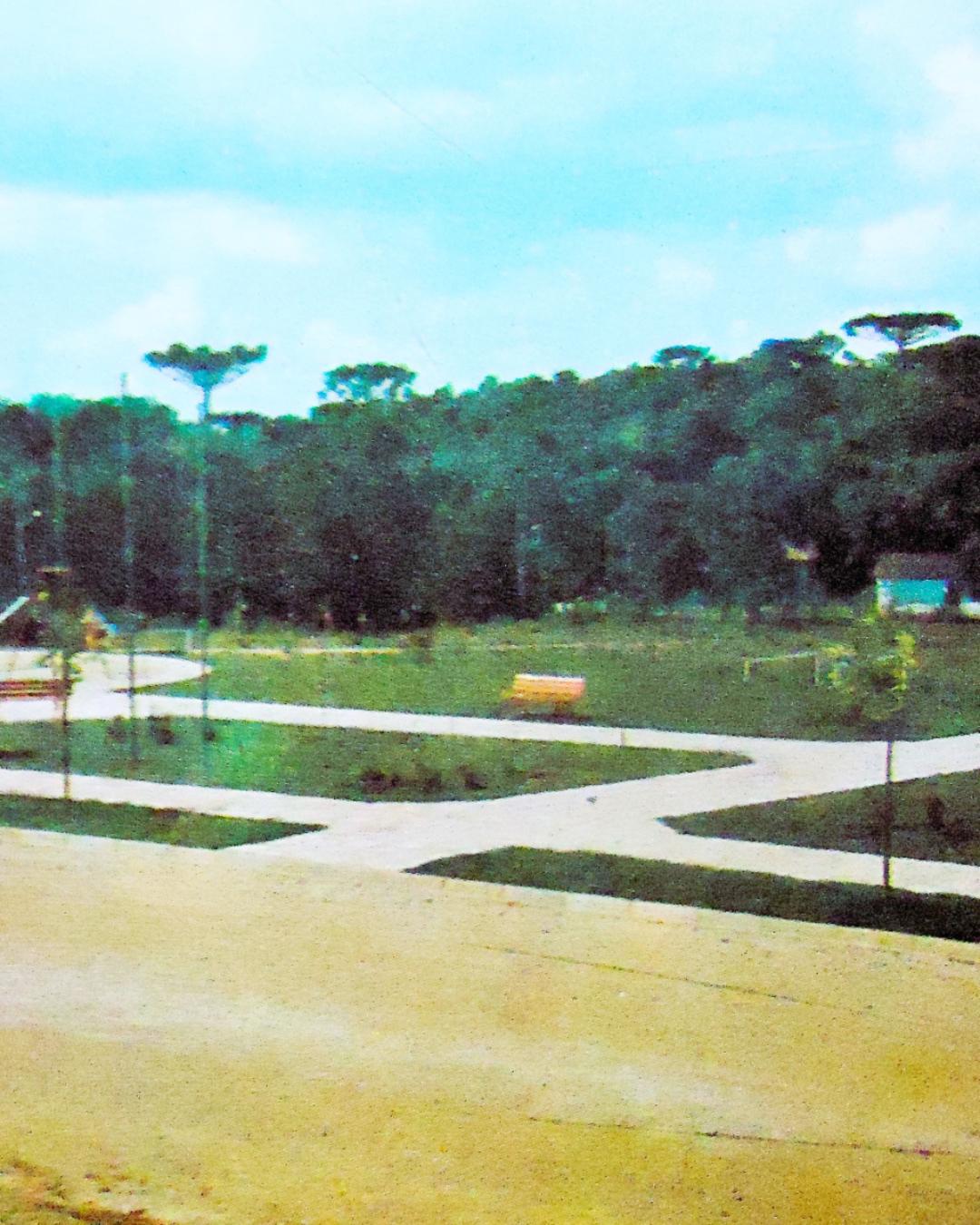 Terezinha Poly: A antiga praça do Jardim Iguaçu