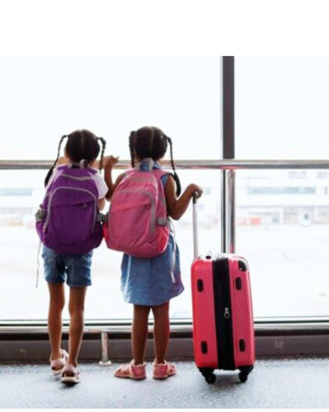 Vai viajar com menores? Saiba quando a autorização judicial é necessária