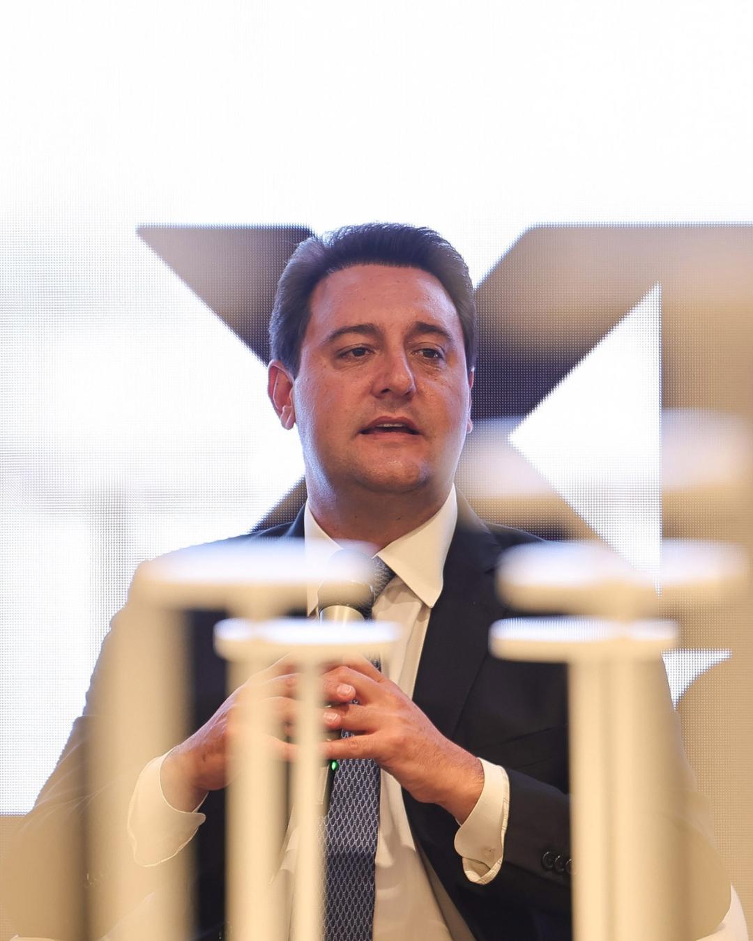 Baixa rejeição e margem para crescer: nova pesquisa aponta Ratinho Junior como candidato forte em 2026