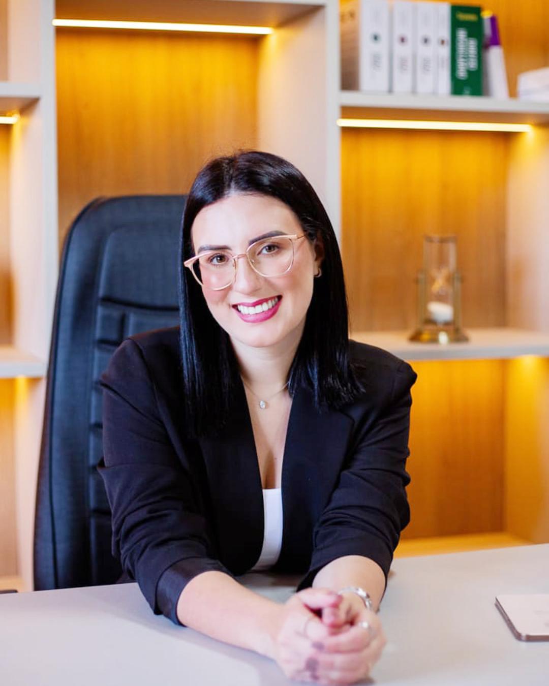 Dra. Bruna Nazário alerta: aumento do salário mínimo também aumenta a responsabilidade com a pensão dos filhos