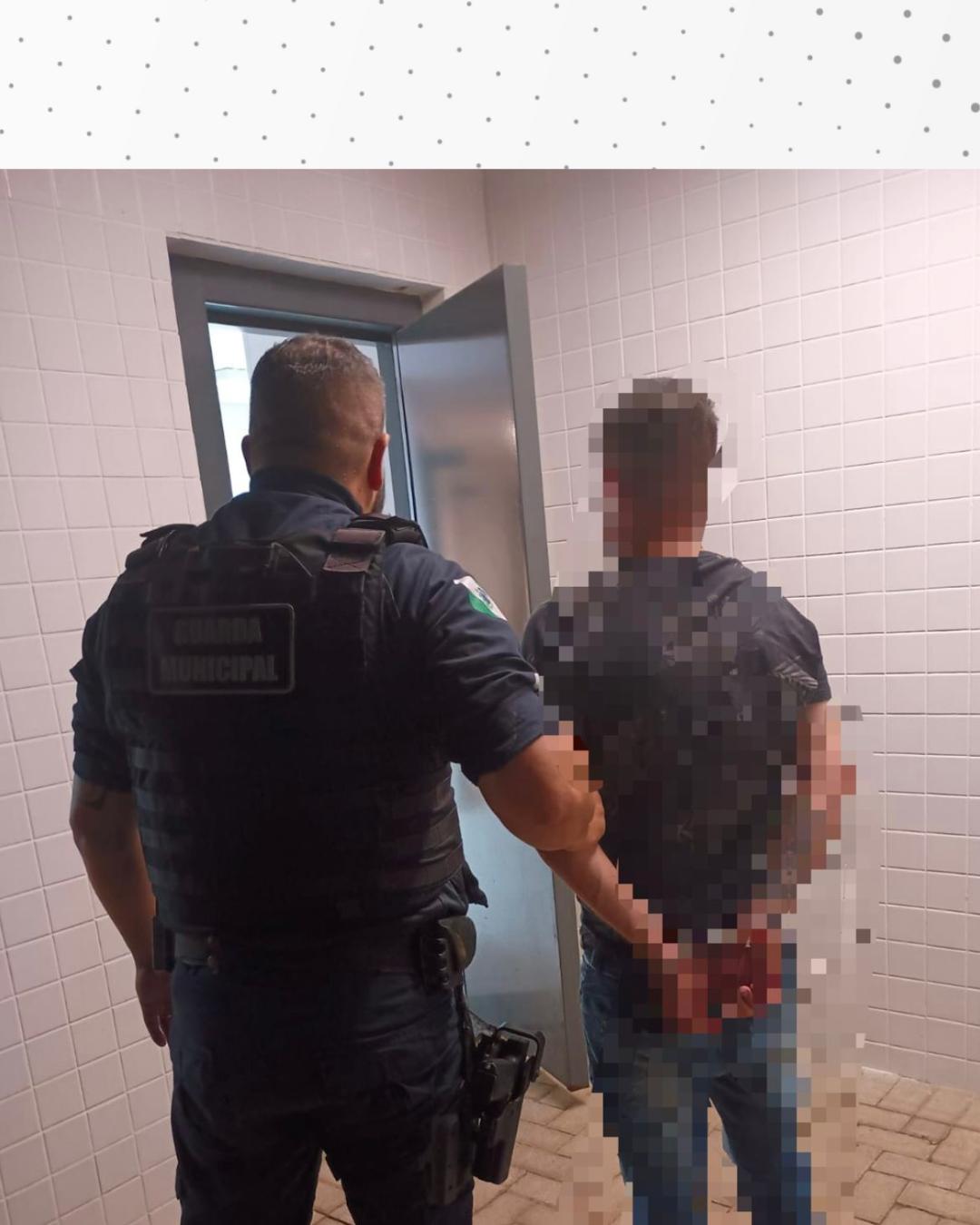 Homem é preso após agredir esposa e filho no bairro Iguaçu