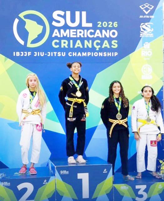 Atletas de jiu jitsu brilham no pódio do Campeonato Sul-Americano Crianças