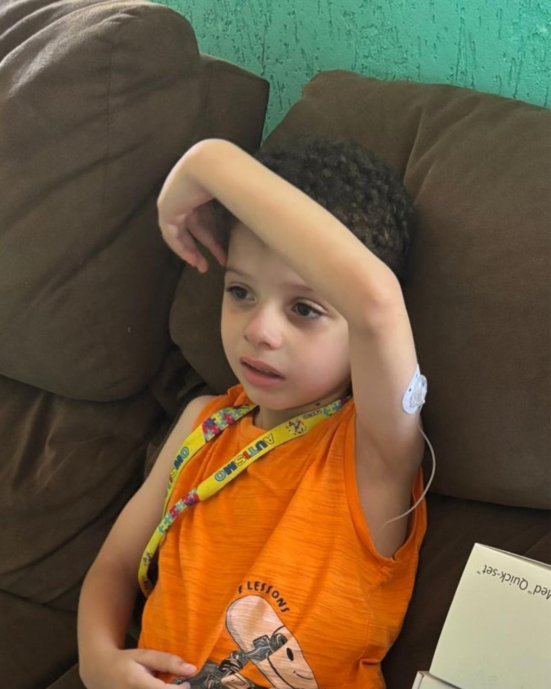 Família pede ajuda para comprar insumos para a bomba de insulina do menino Victor Gabriel