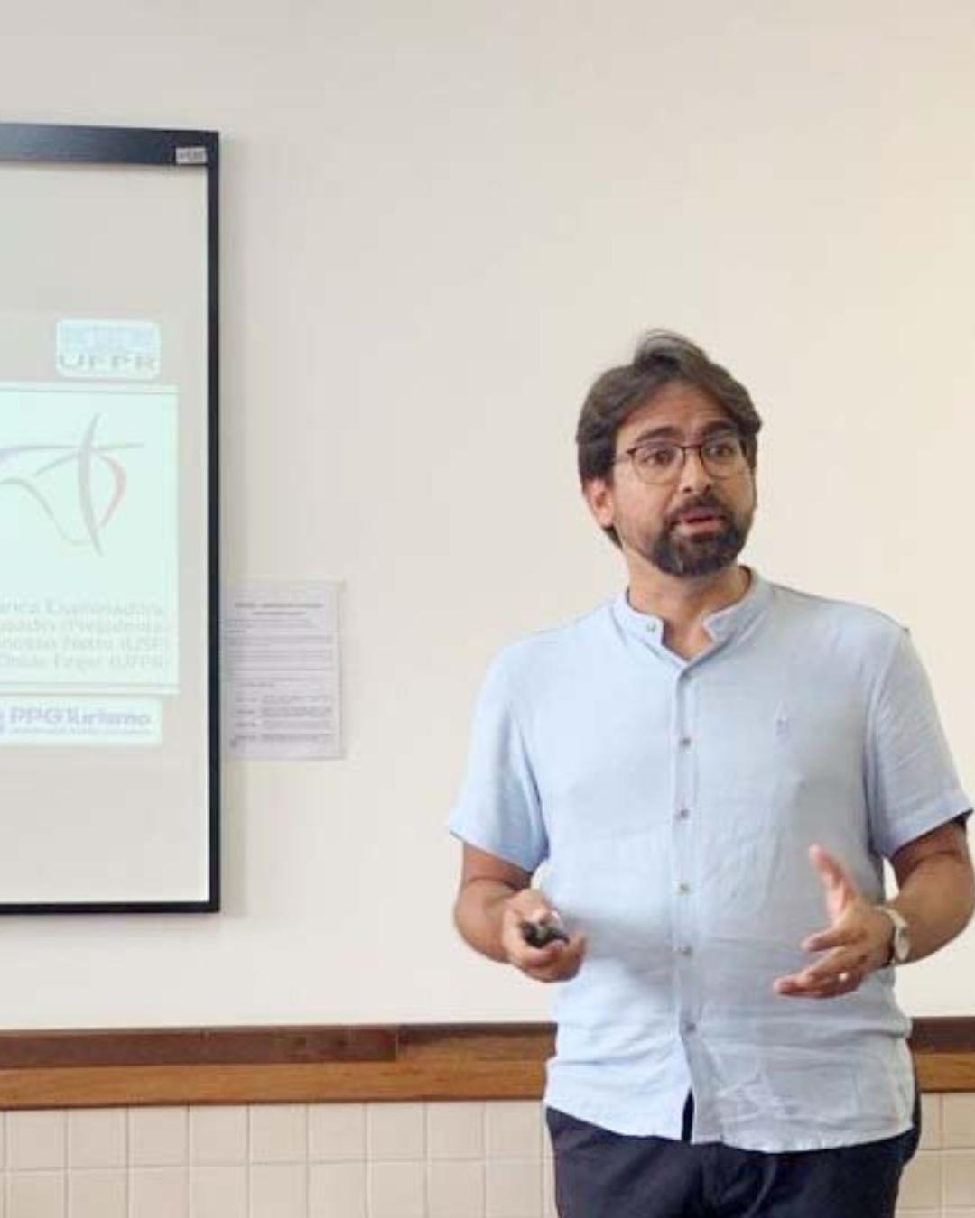 Palestra em Araucária aborda conceitos e possibilidades do turismo religioso no município