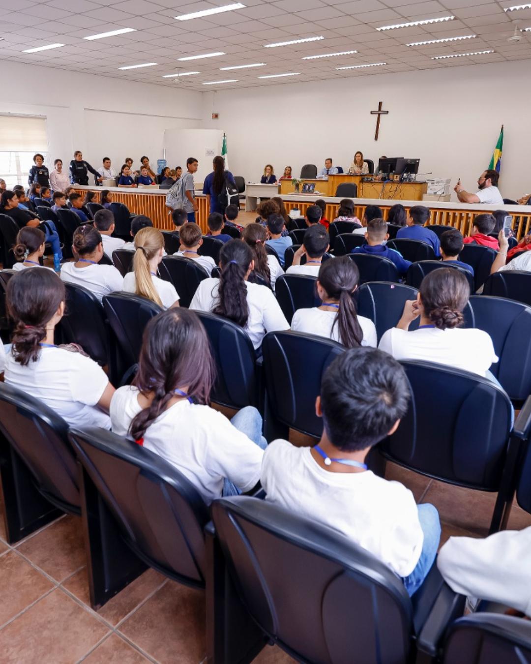 Crianças e jovens participam de atividade no Fórum na “Semana Justiça pela Paz em Casa”