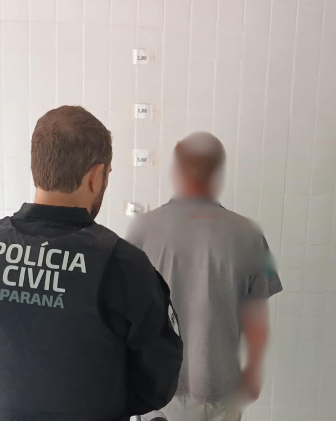 Delegacia da Mulher cumpre mandado de busca e apreensão e prende homem por posse ilegal de arma de fogo