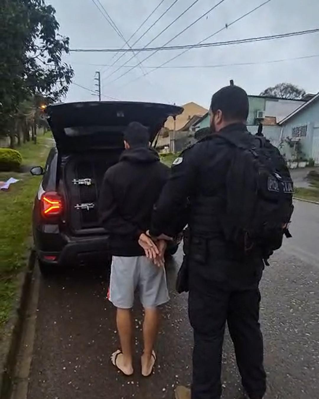 Delegacia de Araucária prende homem de 26 anos suspeito de armazenar e divulgar pornografia infantil