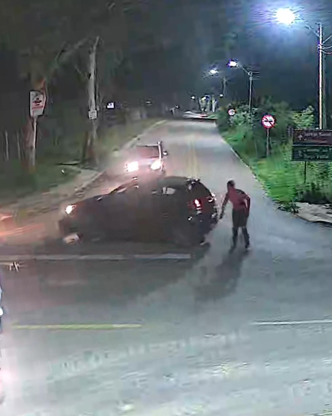 Delegacia de Araucária prende mulher envolvida em emboscada e roubo do carro do ex-companheiro