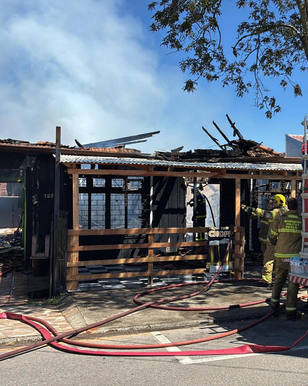 Família perde tudo em incêndio e realiza arrecadação para recuperar móveis e eletrodomésticos