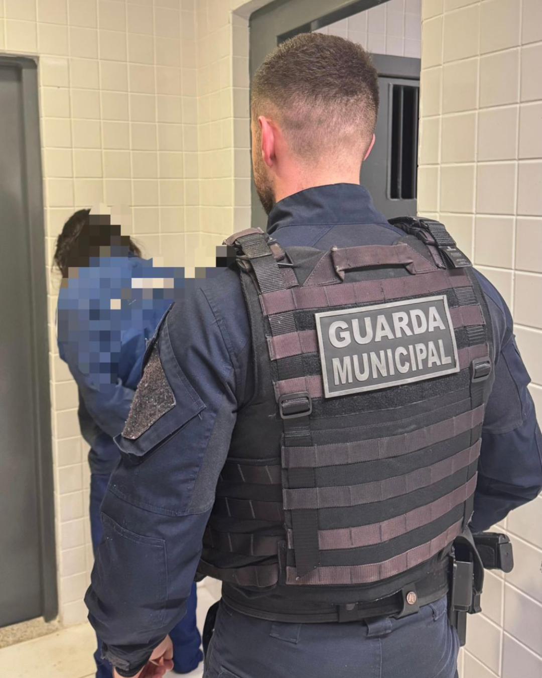 Homem é preso pela GMA após atirar contra bar no bairro Costeira