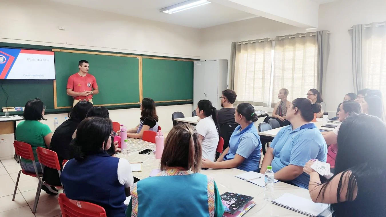 Corpo de Bombeiros ministra formação em primeiros socorros para profissionais da Escola Delani