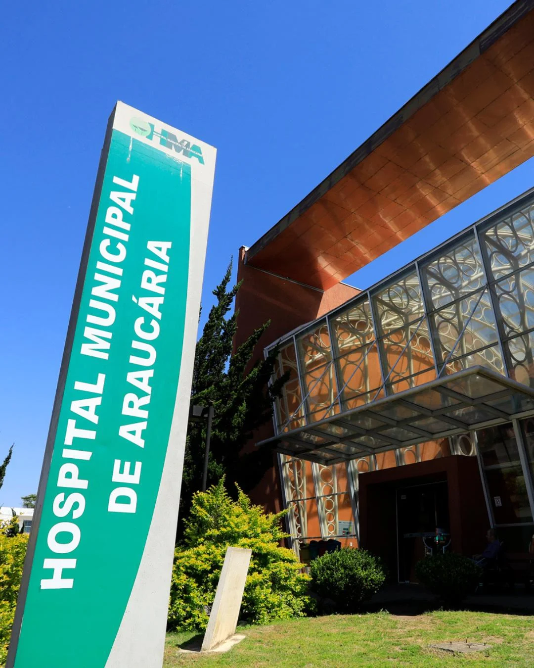 Homem com ferimento de arma de fogo é deixado no HMA misteriosamente