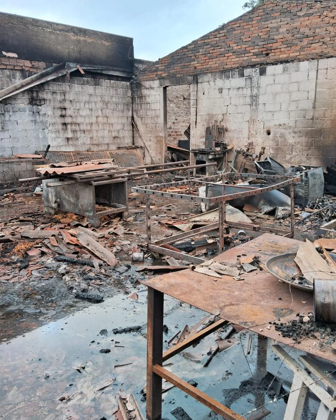 Marcenaria é atingida por incêndio e família cria vakinha solidária para ajudar com o prejuízo