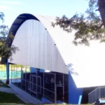 Moradores do Thomaz Coelho pedem revitalização de quadra na praça do bairro