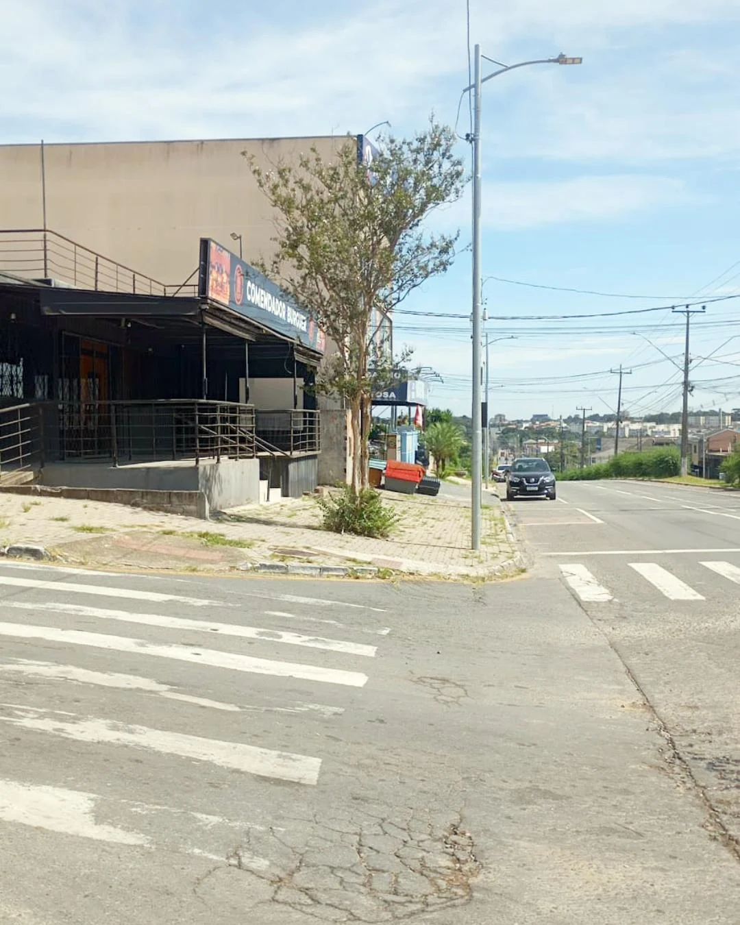 Motoristas pedem solução para falta de visibilidade em cruzamento no Costeira