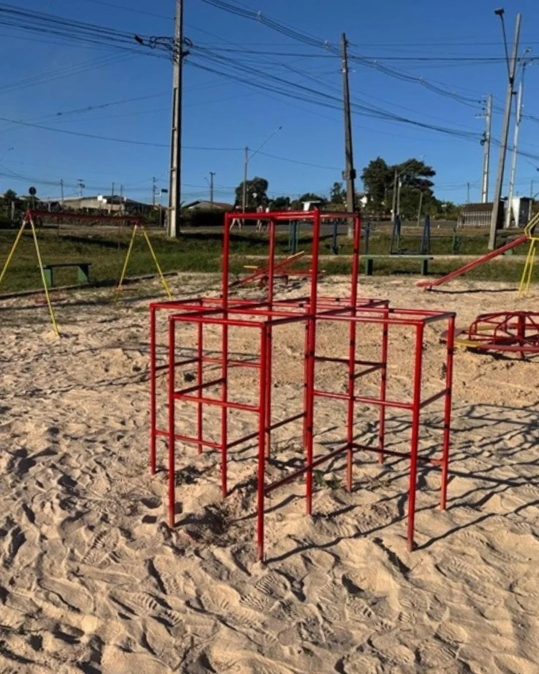 Prefeitura de Araucária reforça manutenção de praças e quadras com equipe própria