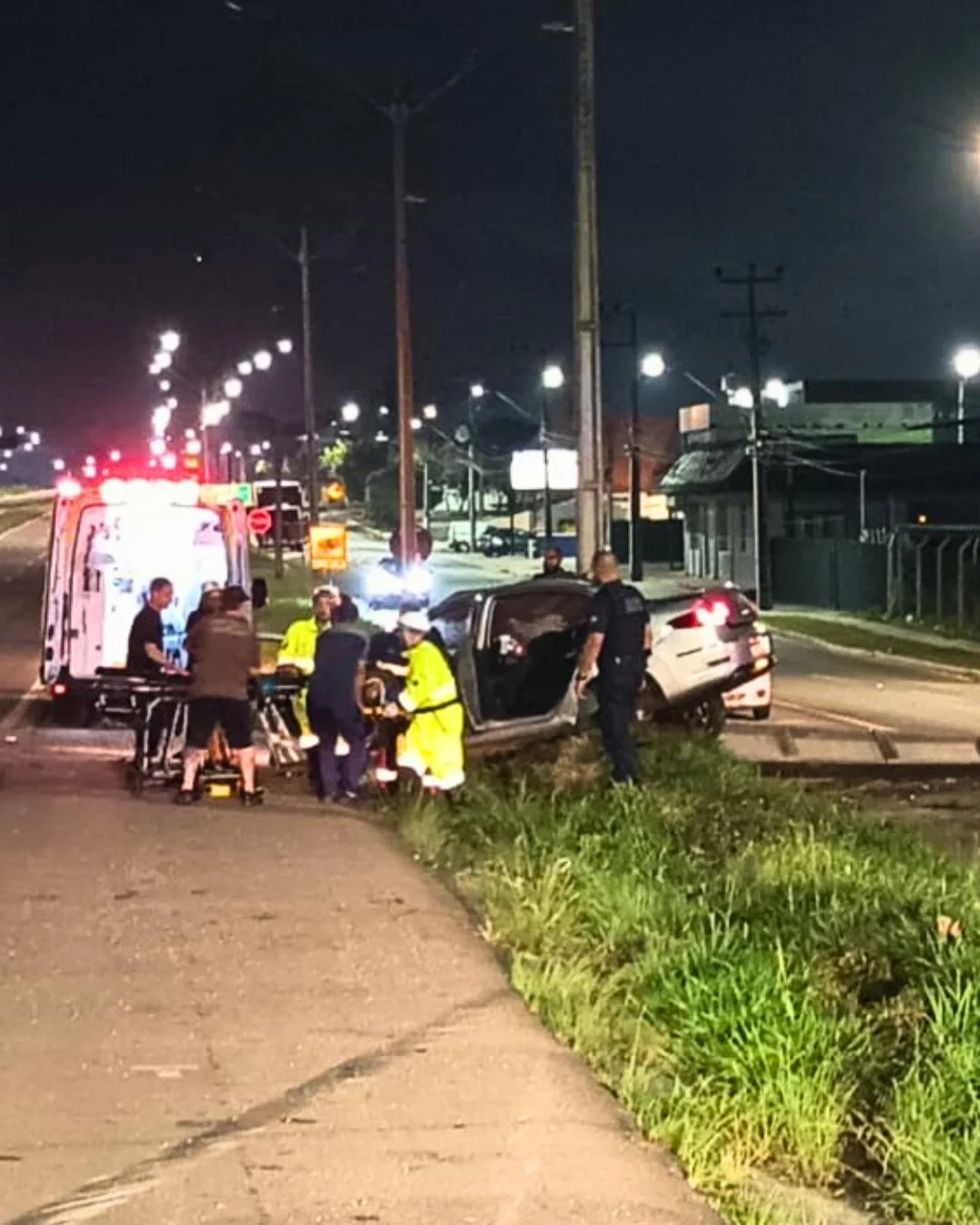 Homem morre após colidir com carro contra poste na BR-476, próximo ao PROCON