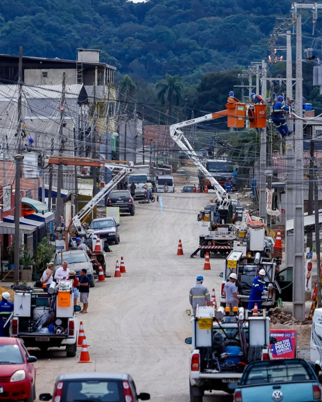 Rua Arapongas passou a ter luz regular no Jardim Israelense