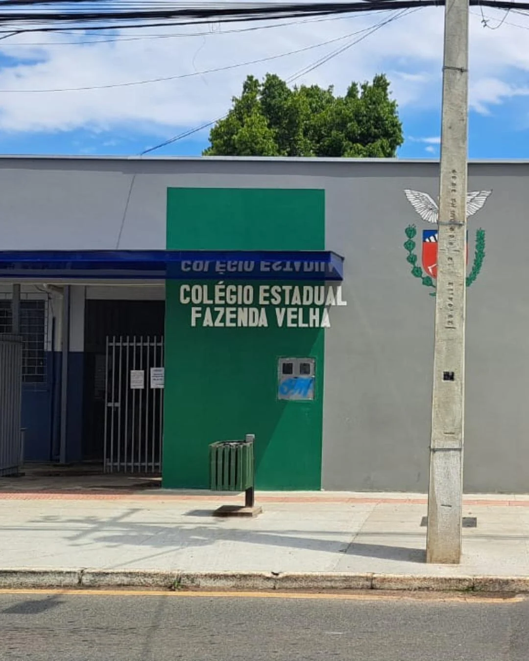 Alunos do Colégio Fazenda Velha cobram a construção de passarela na Rodovia do Xisto