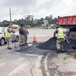Após chuvas, Prefeitura intensifica serviços de tapa-buracos na cidade