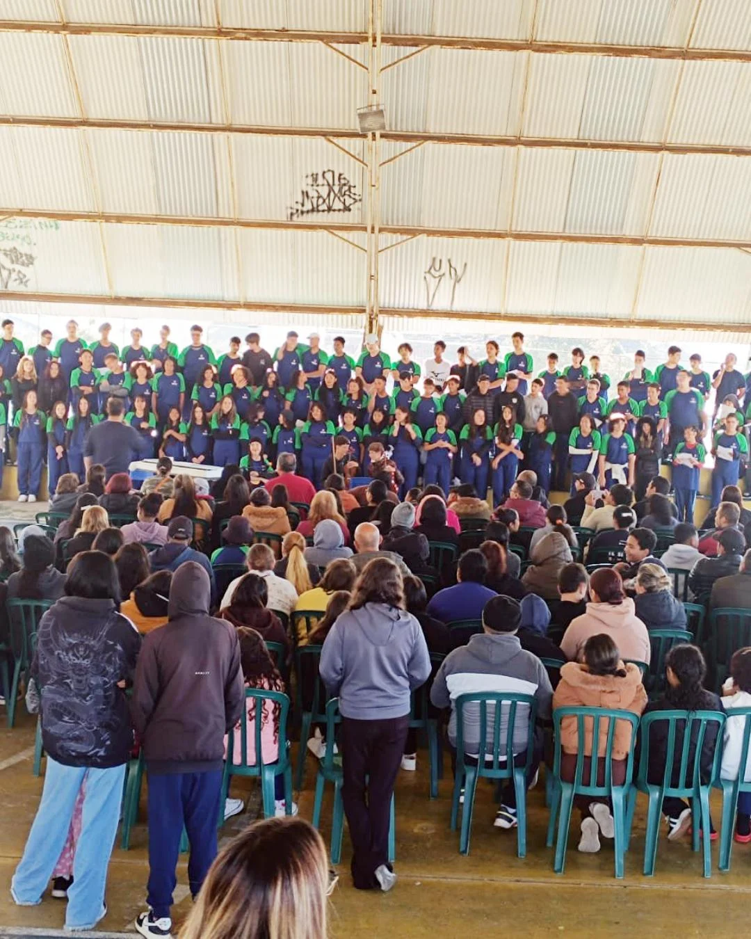 Colégio A galvira realiza Dia da Família com apresentação de coral e palestra