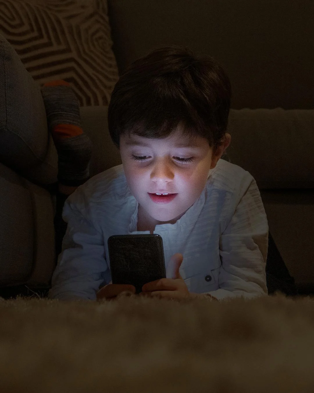Coluna da SMAS: Celular sem supervisão os riscos que começam nas redes