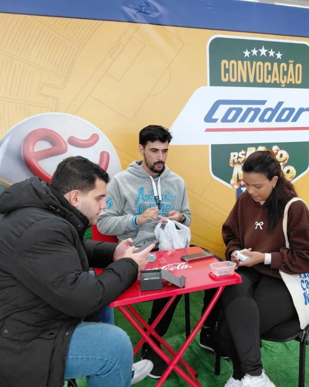 Condor Araucária promove troca de figurinhas e atrações temáticas da Copa neste sábado (30)