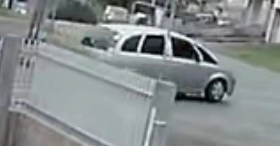 Moradora pede ajuda para identificar criminosos que invadiram e furtaram sua casa