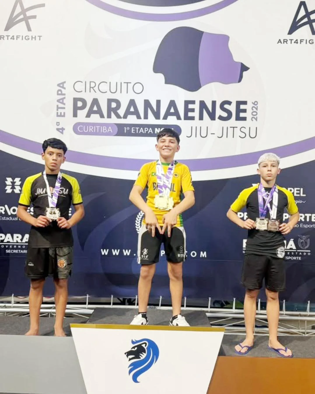 Matheuzinho conquista dois ouros no Circuito Paranaense de Jiu-Jitsu