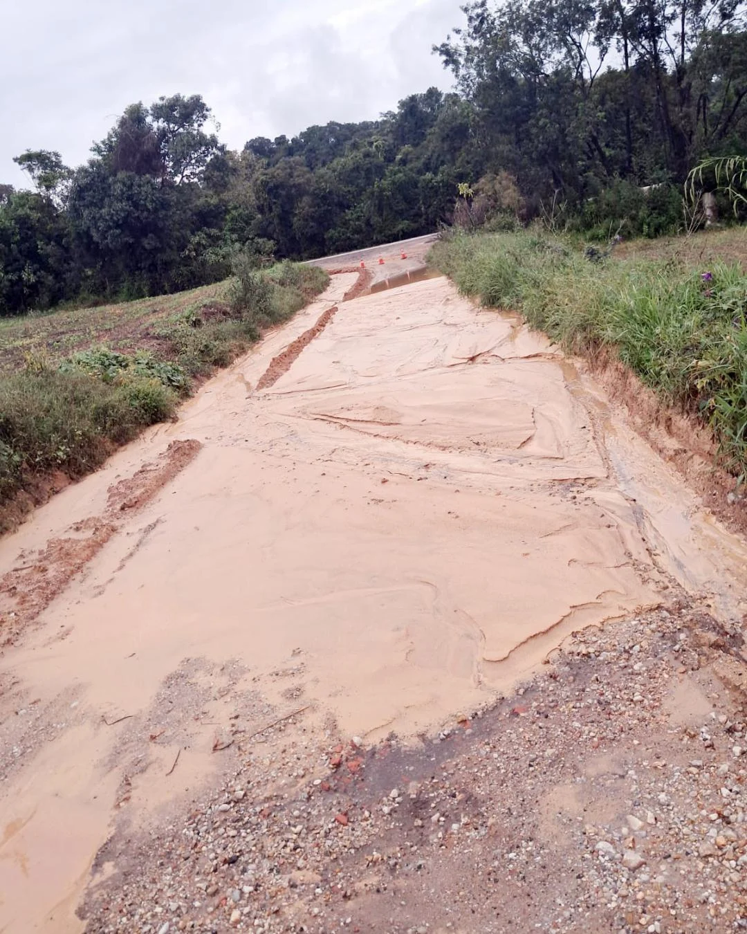 Obras na PR-423 causam transtornos para moradores do Taquarova