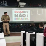 Em parceria com a PM, COC promove palestra sobre cultura da paz no colégio